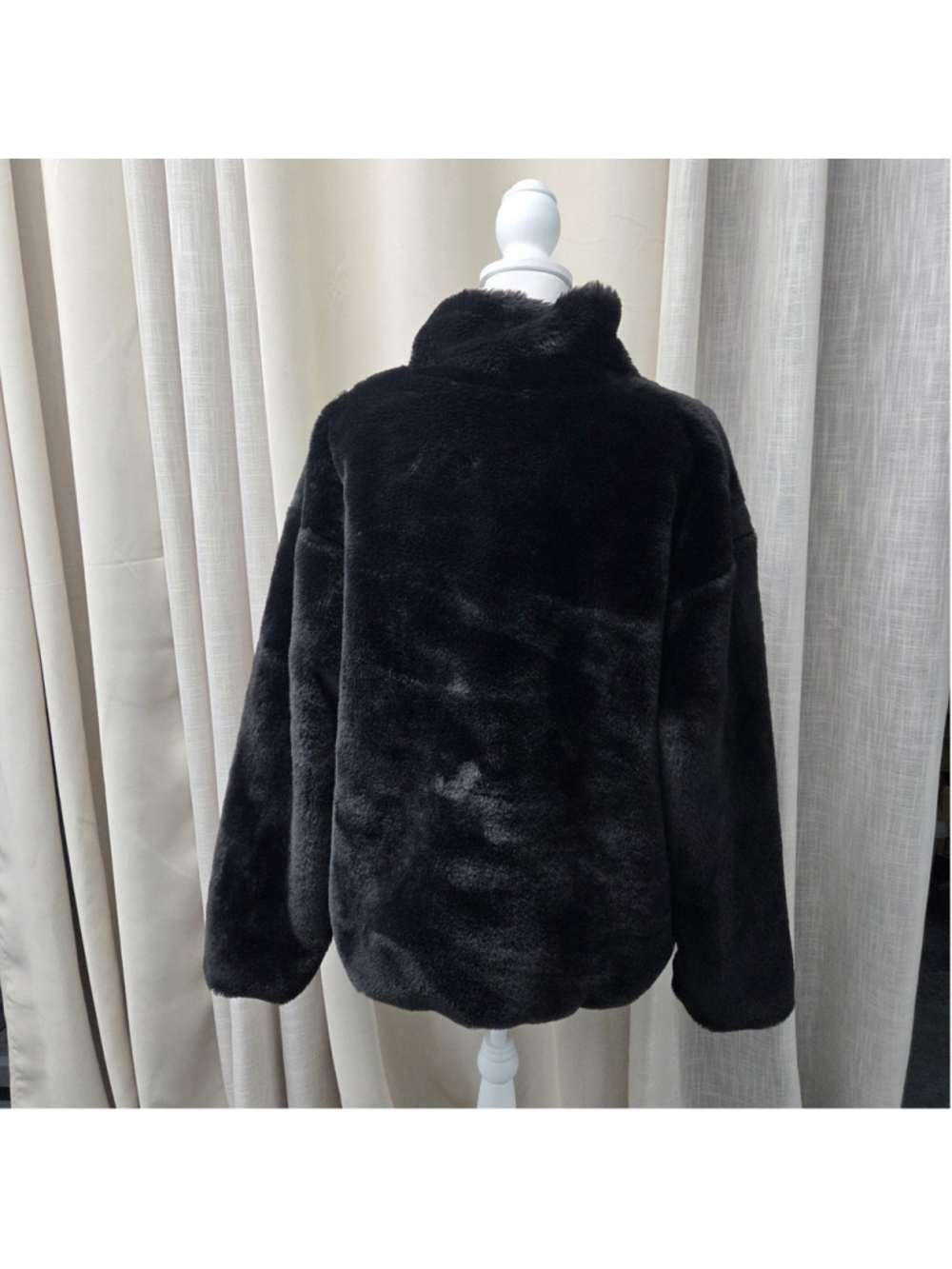 Nike Women's L Faux Fur Swoosh Black Fossil Zip Jacket Coat Hypebae Streetwear - Picture 2 of 9
